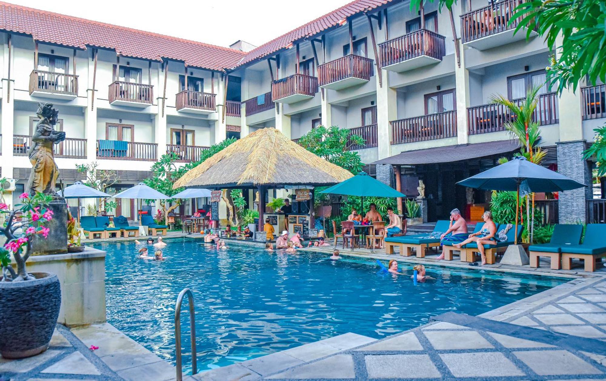 The Lokha Legian Resort & Spa Esterno foto